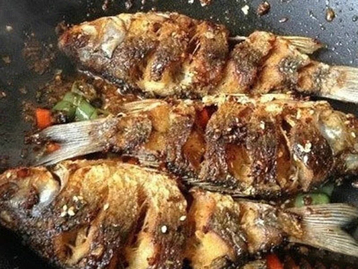 好吃到停不下筷子的香酥烤魚，做法簡(jiǎn)單，少油少鹽，吃起來(lái)更健康