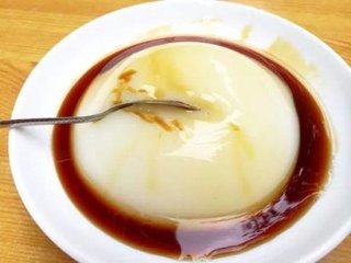 夏季天熱，在家自制特色小吃涼糕，方法簡單