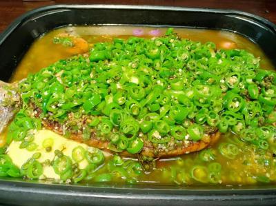 學(xué)烤魚技術(shù)培訓(xùn)多少錢？烤魚技術(shù)培訓(xùn)學(xué)校哪家好點？